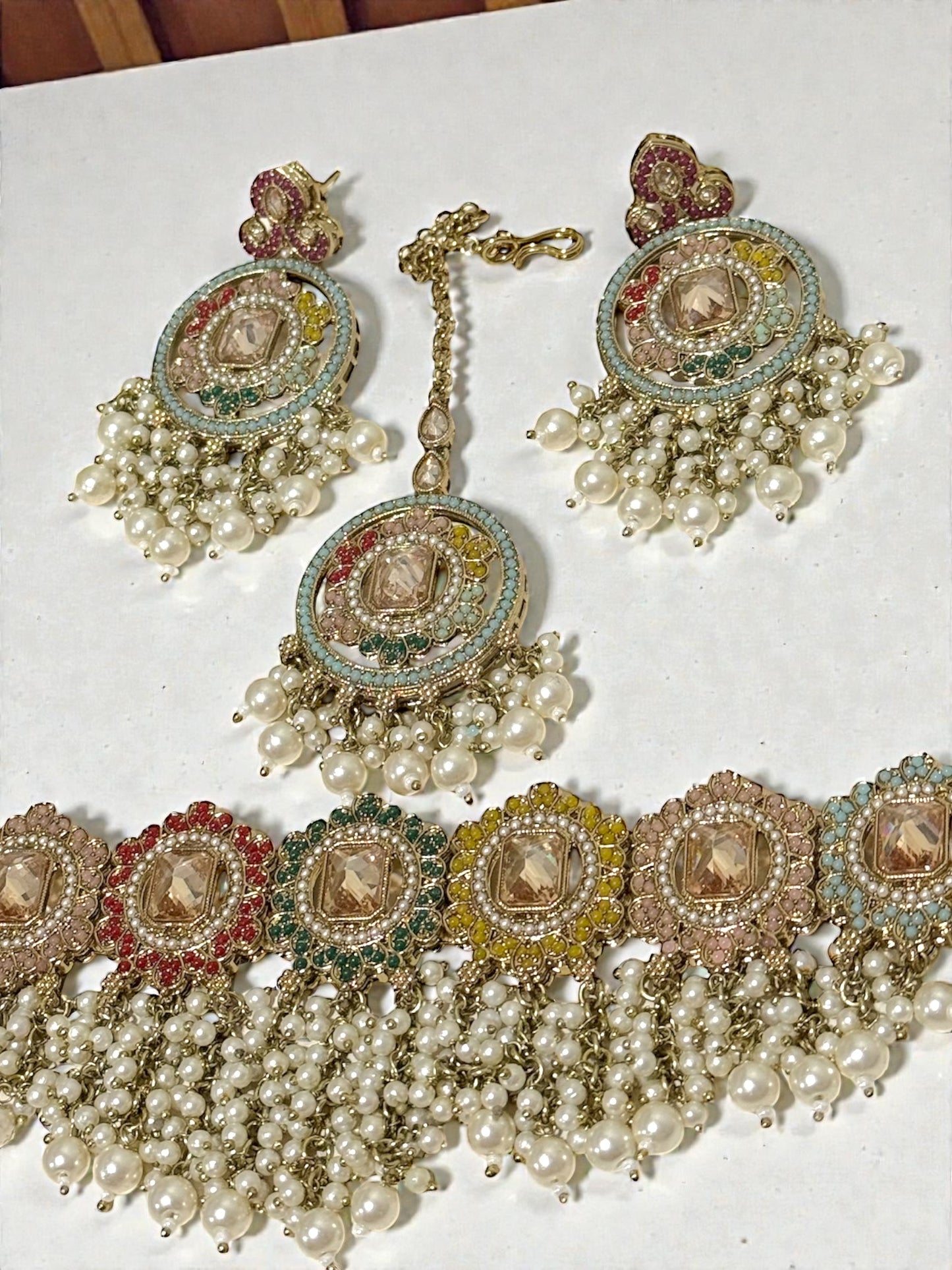 Saachi साची Waterfall Choker in Multicolor