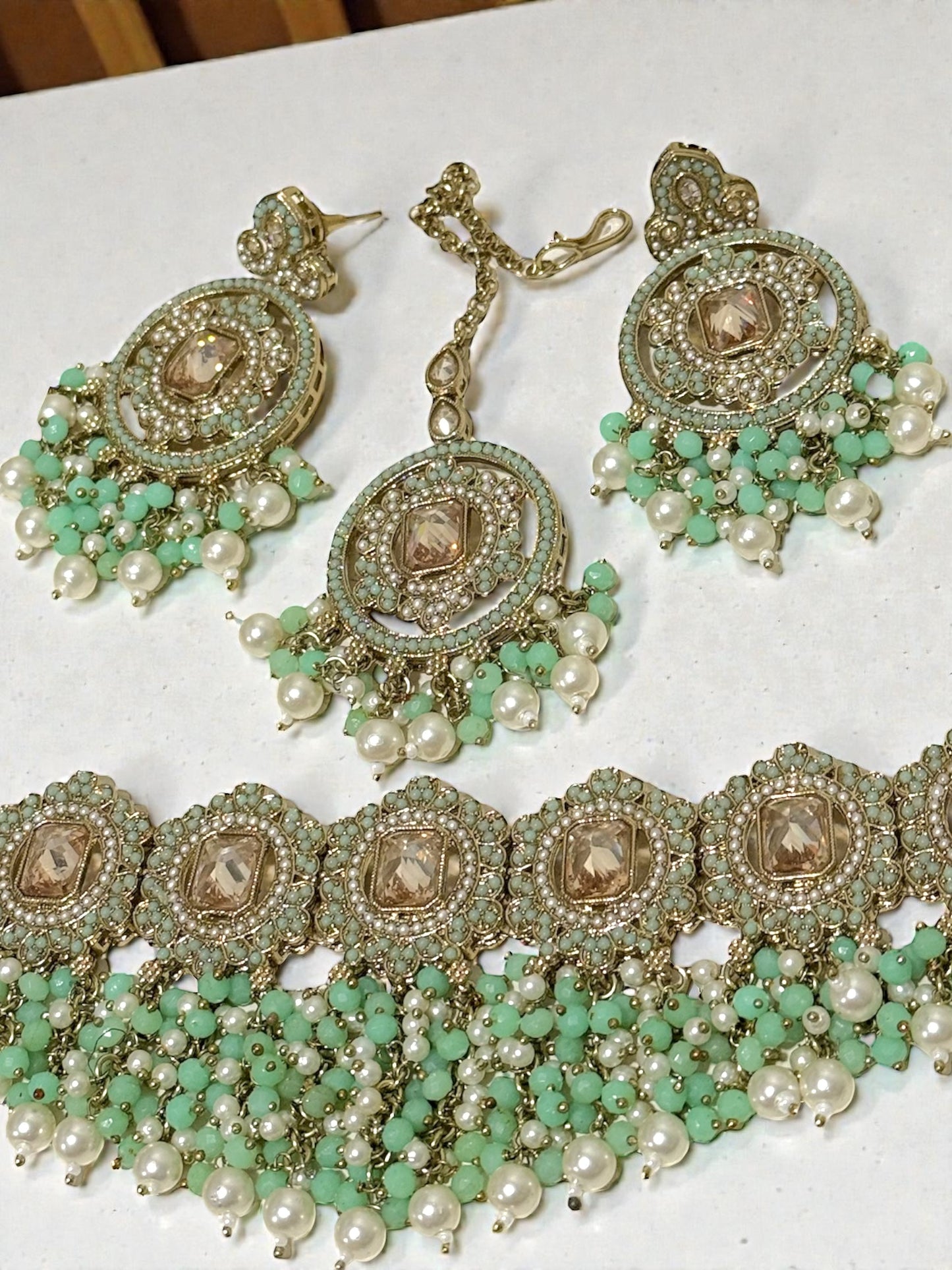 Saachi साची Waterfall Choker in Mint