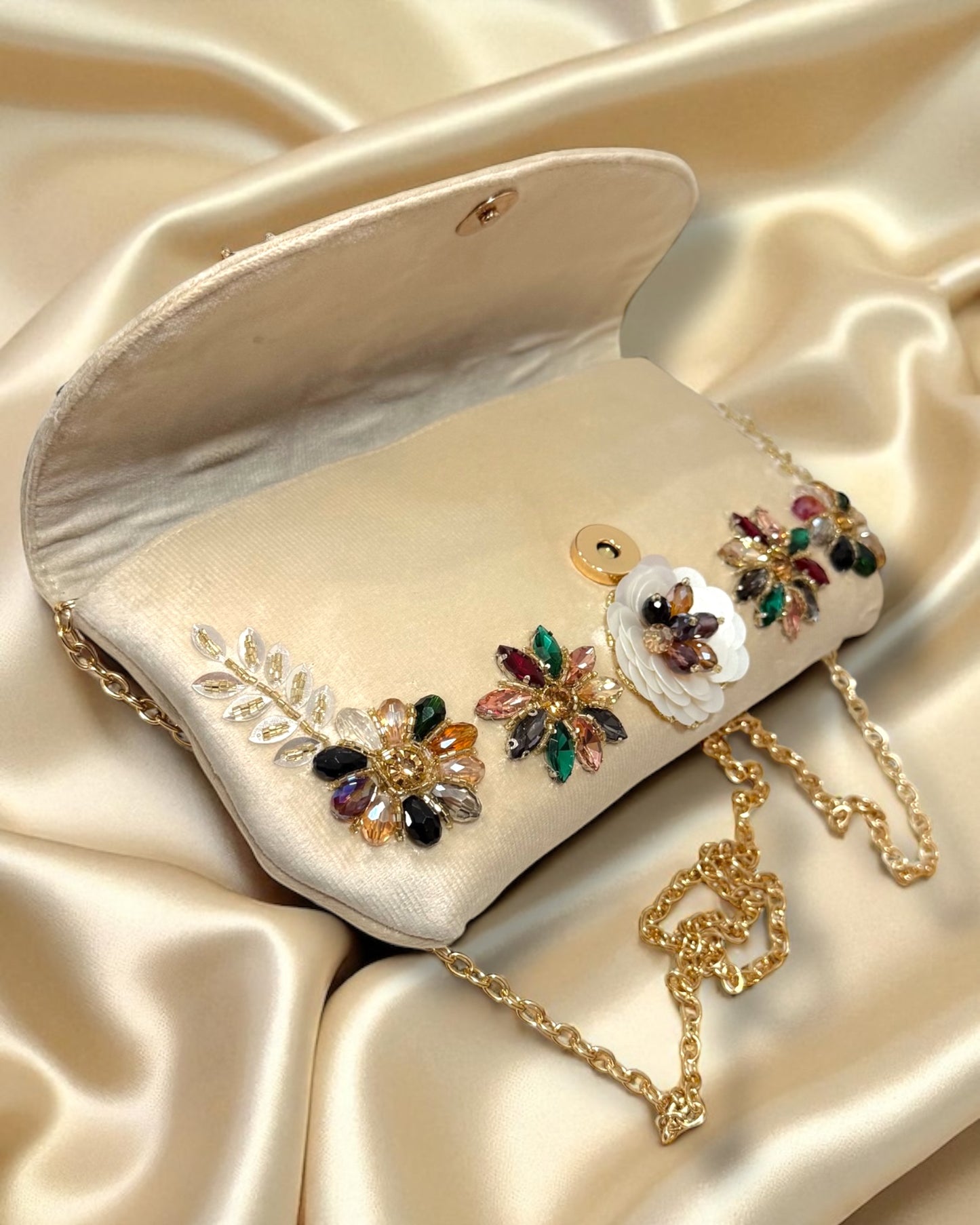 Azra عَذْراء Floral Bag in Cream