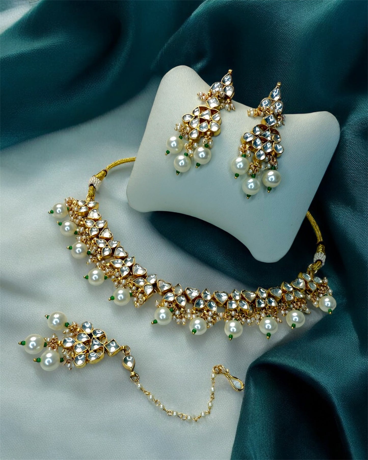 Qalb قلب Paachi Kundan Choker Set in Gold - 22k Gold Plated