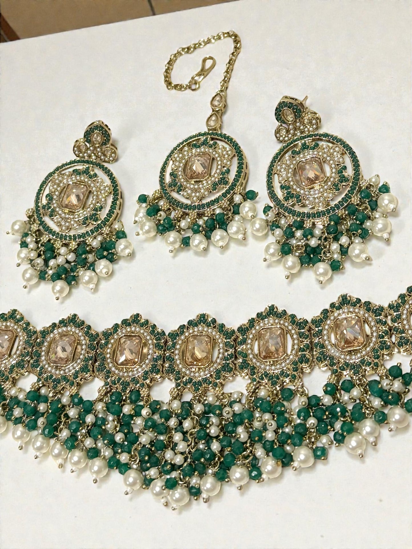 Saachi साची Waterfall Choker in Green