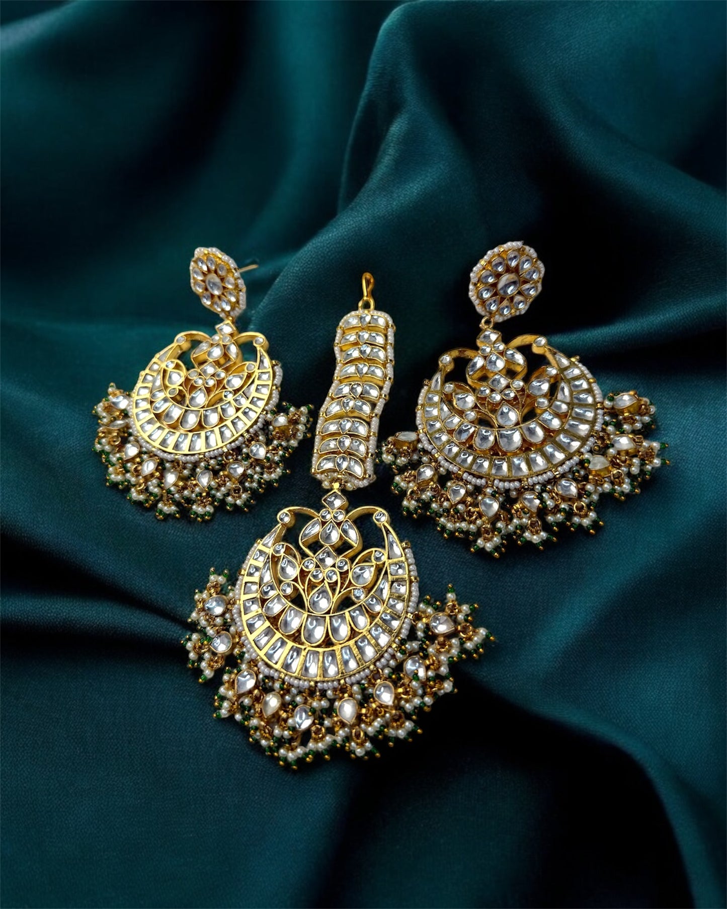 Zareen زرين Kundan Earring & Tika Set in Gold - 22k Gold Plated