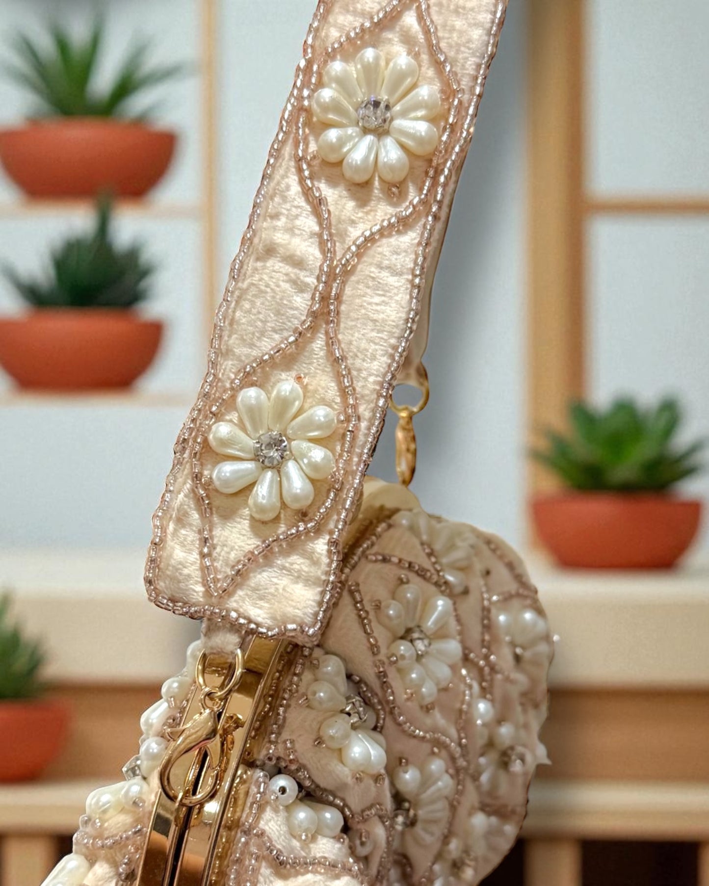 Angela एंजेला Bridal Clutch