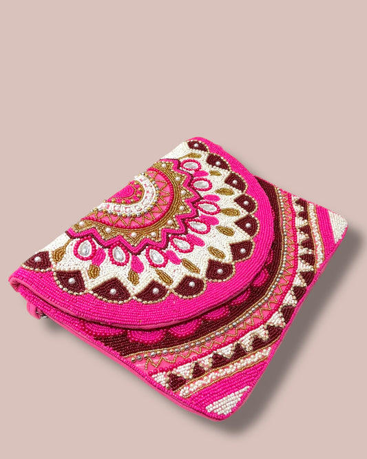 Aila عَيْلَة Envelope Bag