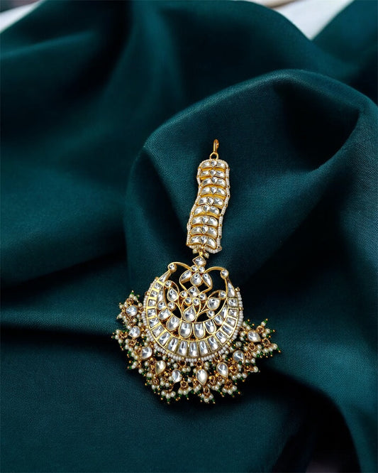 Zareen زرين Kundan Earring & Tika Set in Gold - 22k Gold Plated