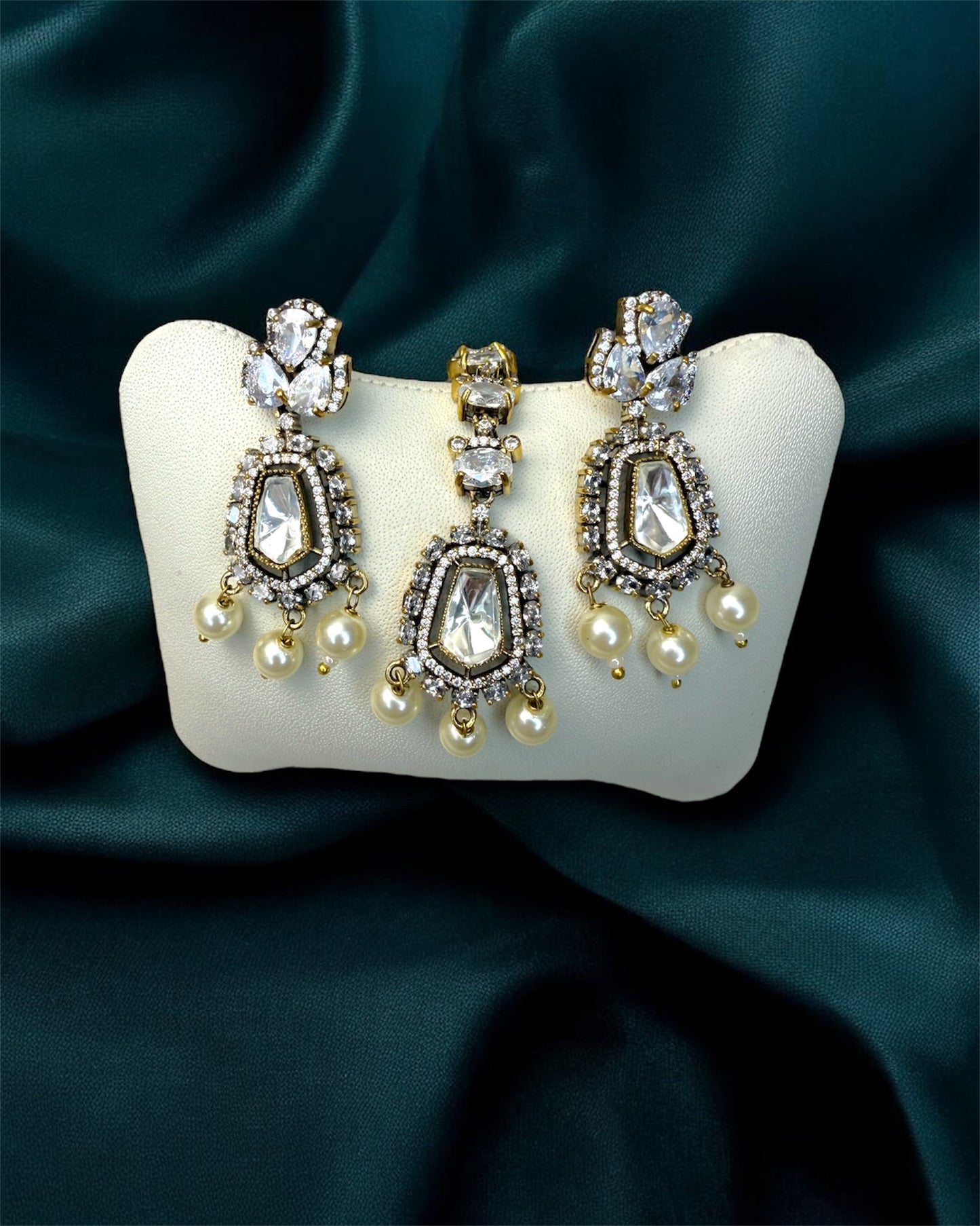Nazrah نَظْرَة Premium Kundan Necklace or Choker Set in Gold - 22k Gold Plated