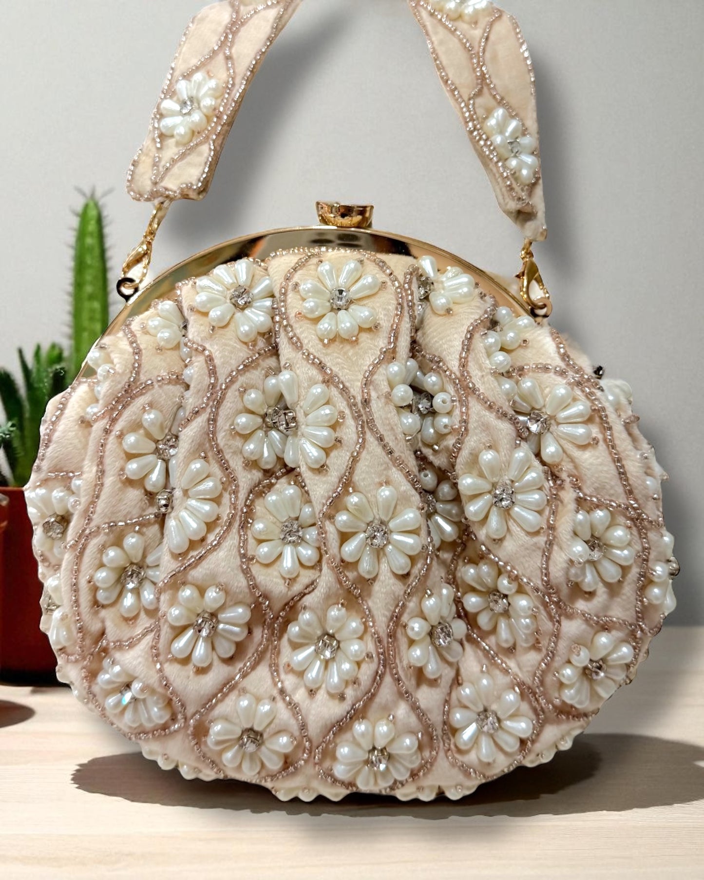 Angela एंजेला Bridal Clutch