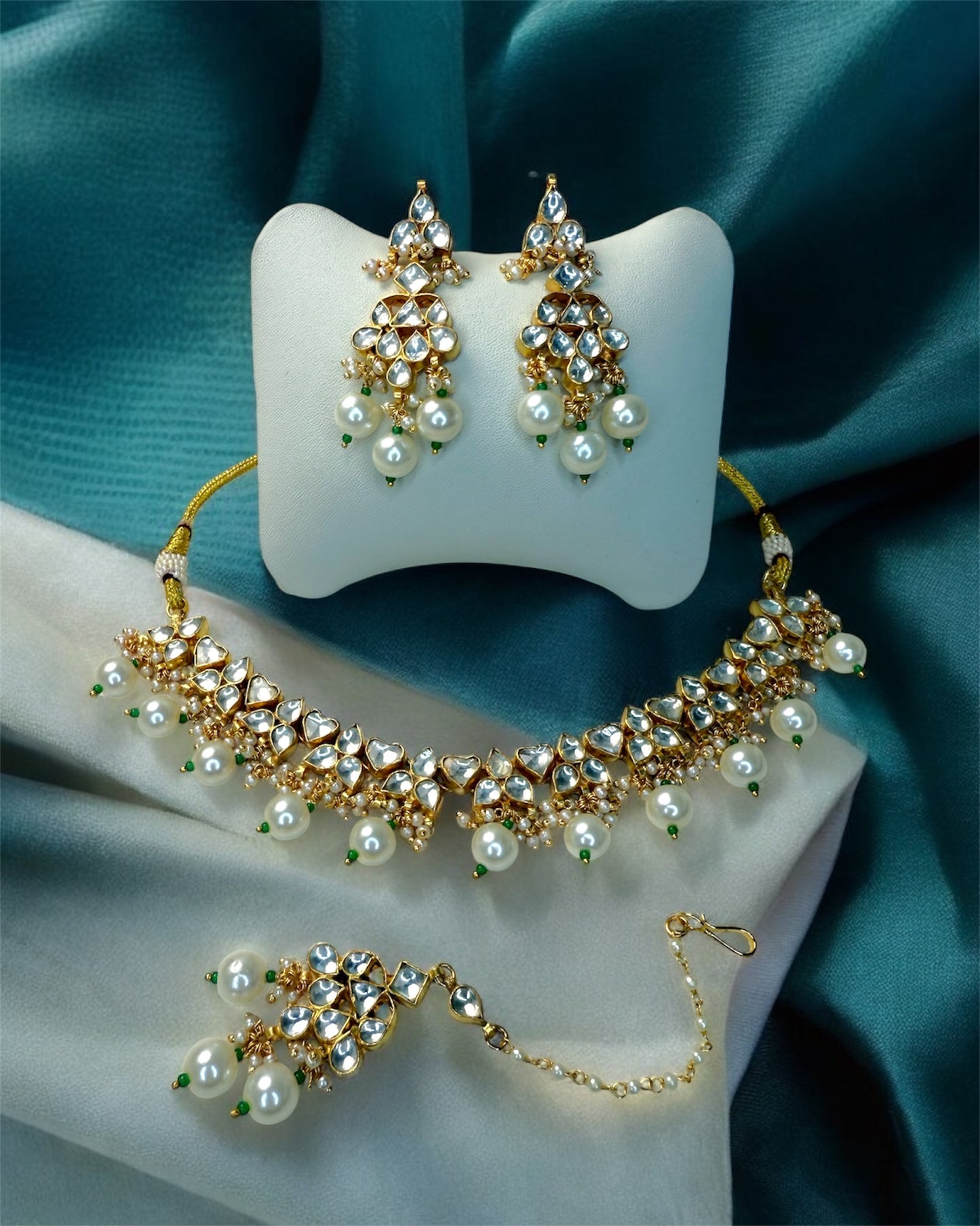 Qalb قلب Paachi Kundan Choker Set in Gold - 22k Gold Plated