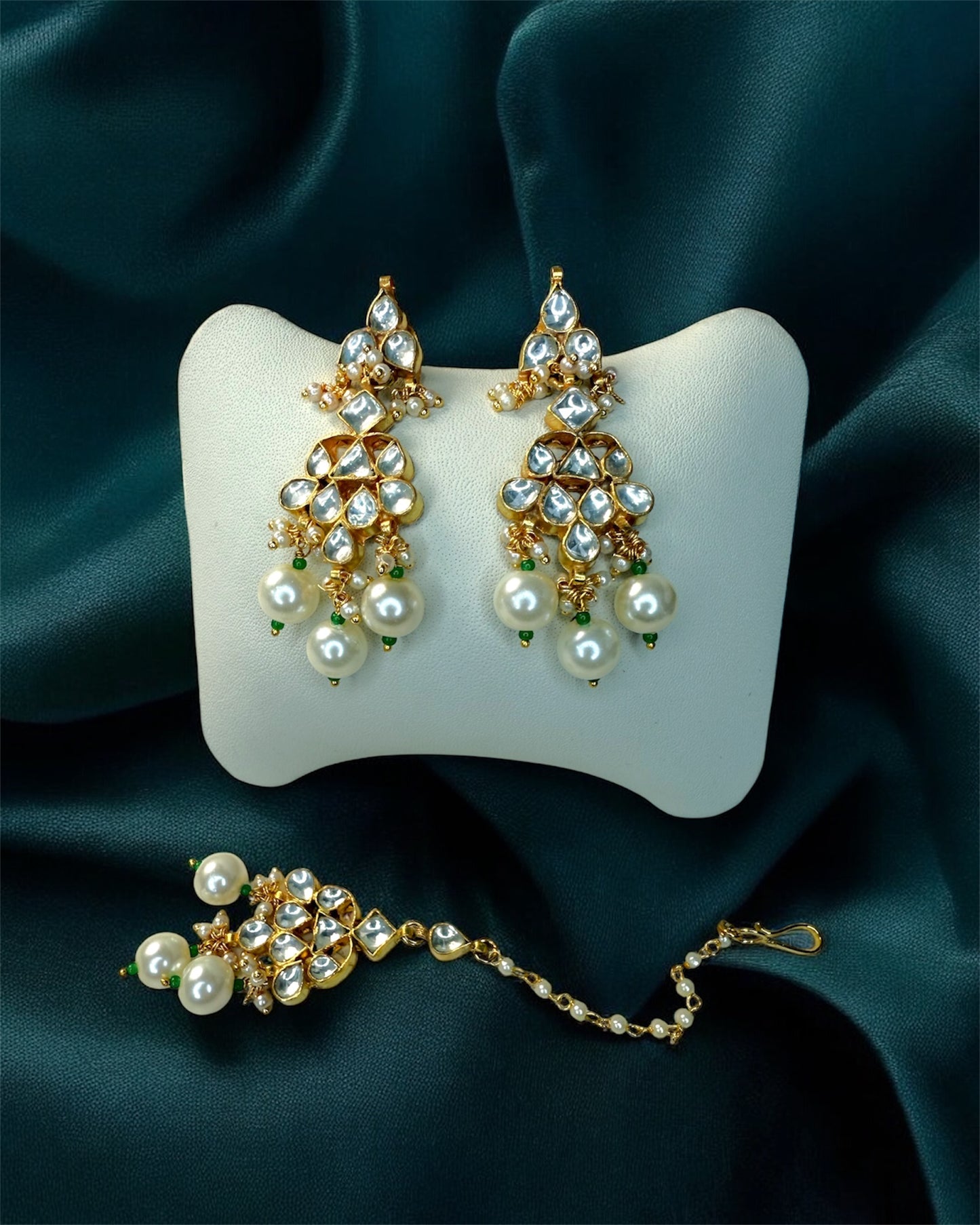 Qalb قلب Paachi Kundan Choker Set in Gold - 22k Gold Plated