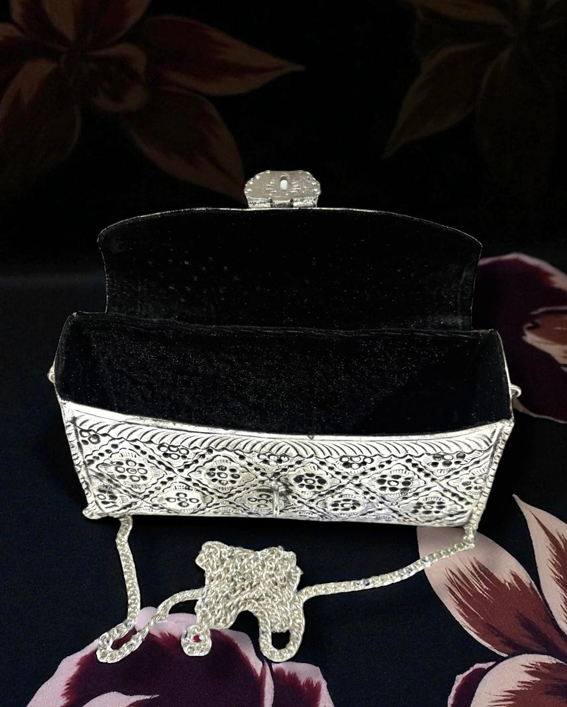 Nabeela نبيلة Brass Clutch