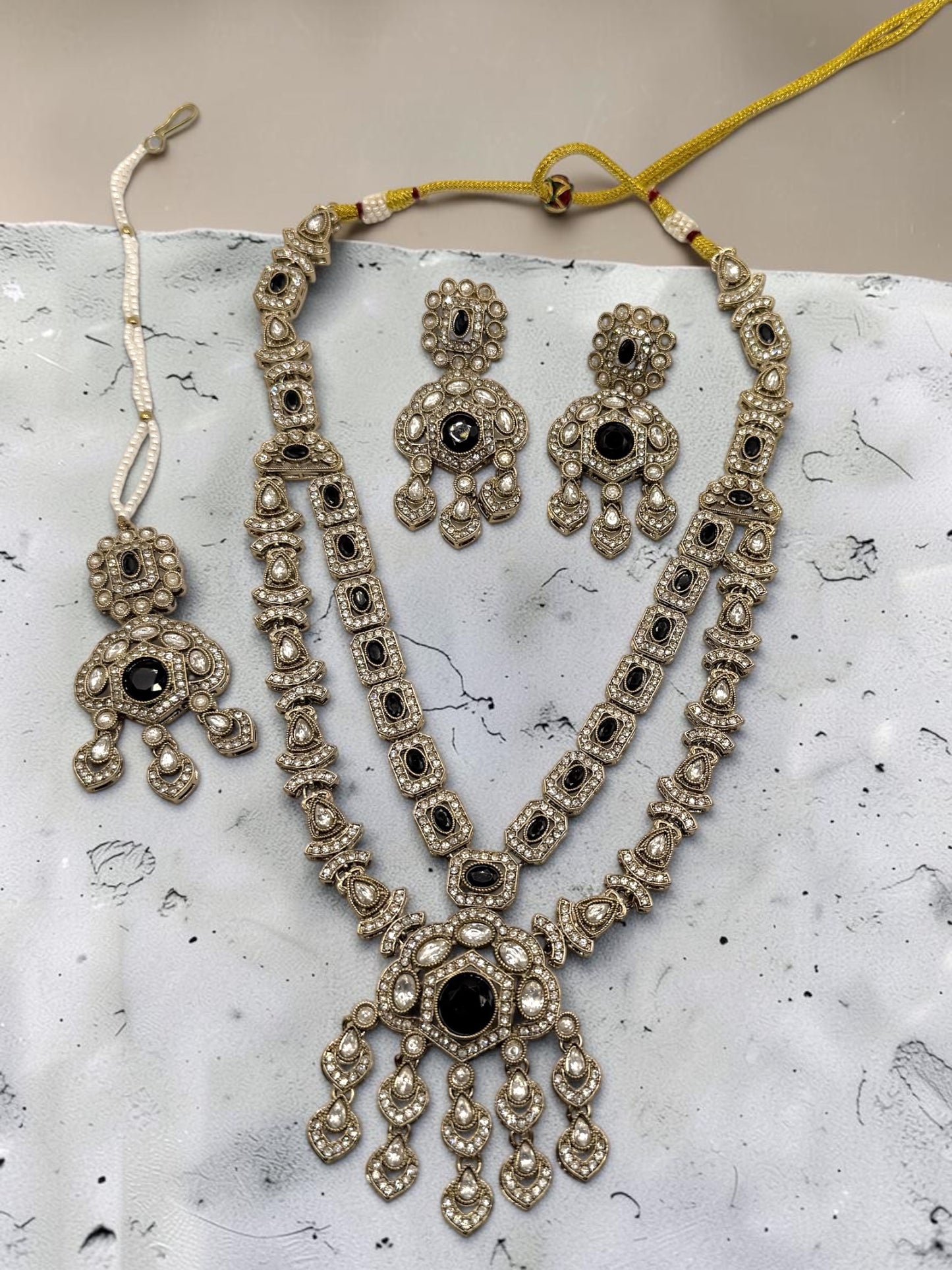 Urmila उर्मिला Kundan Mala Set in Black