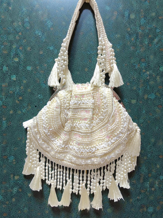 Sharada शारदा Shell Shaped Clutch in Off White