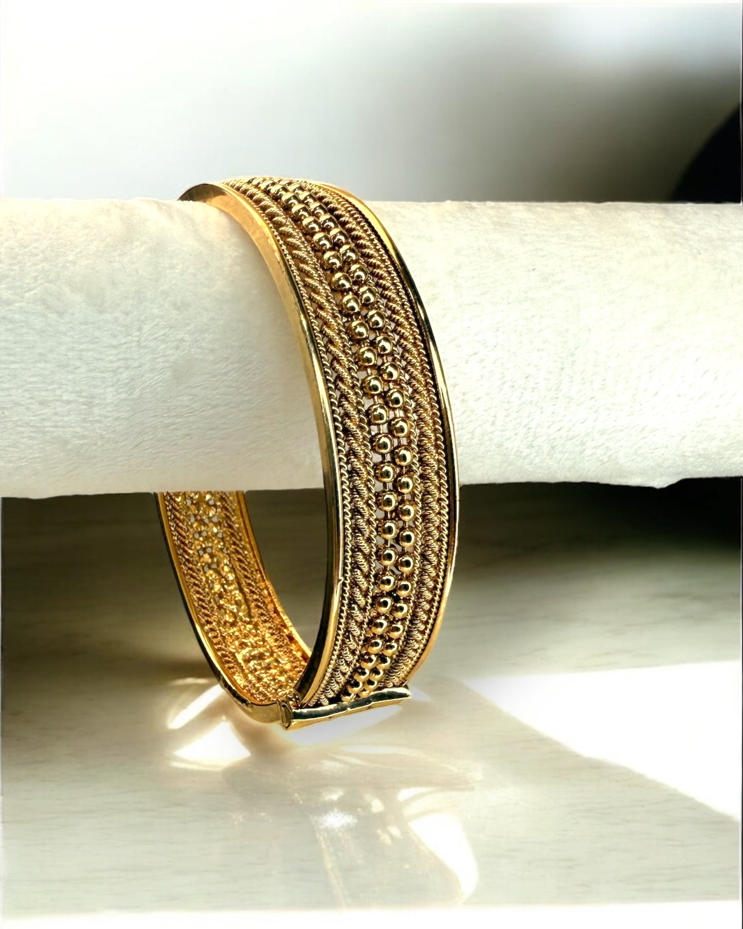 Iman إيمان Gold Openable Kara