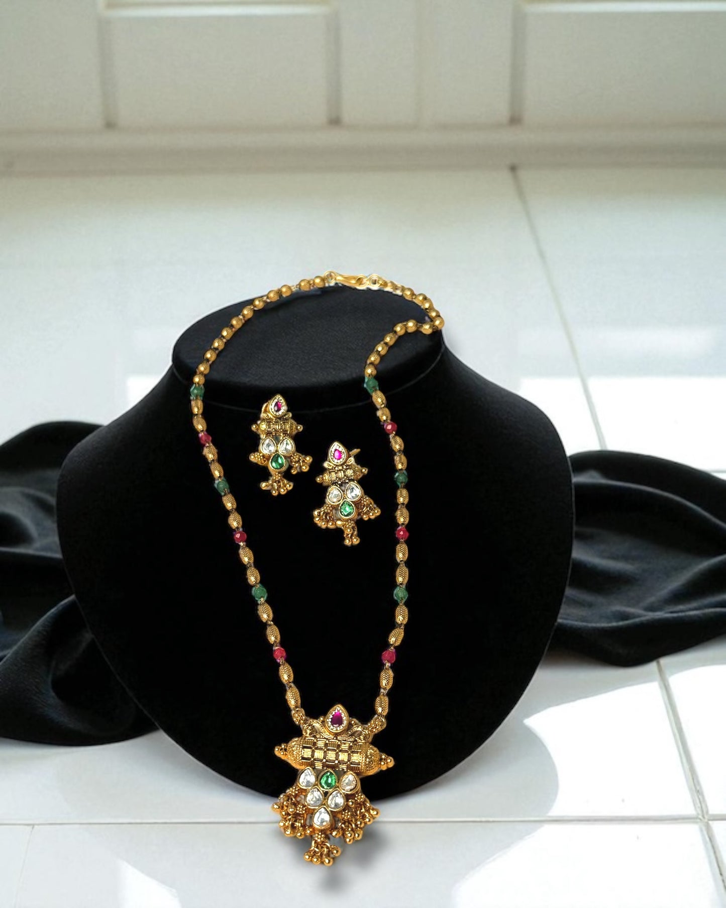 Divya திவ்யா Haaram Set with Pear Stones