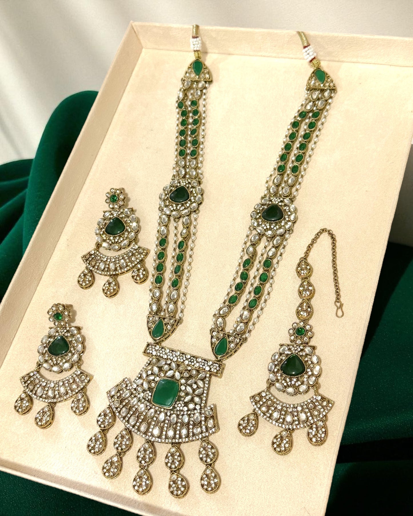 Rajeshwari राजेश्वरी Royal Mala Set in Green