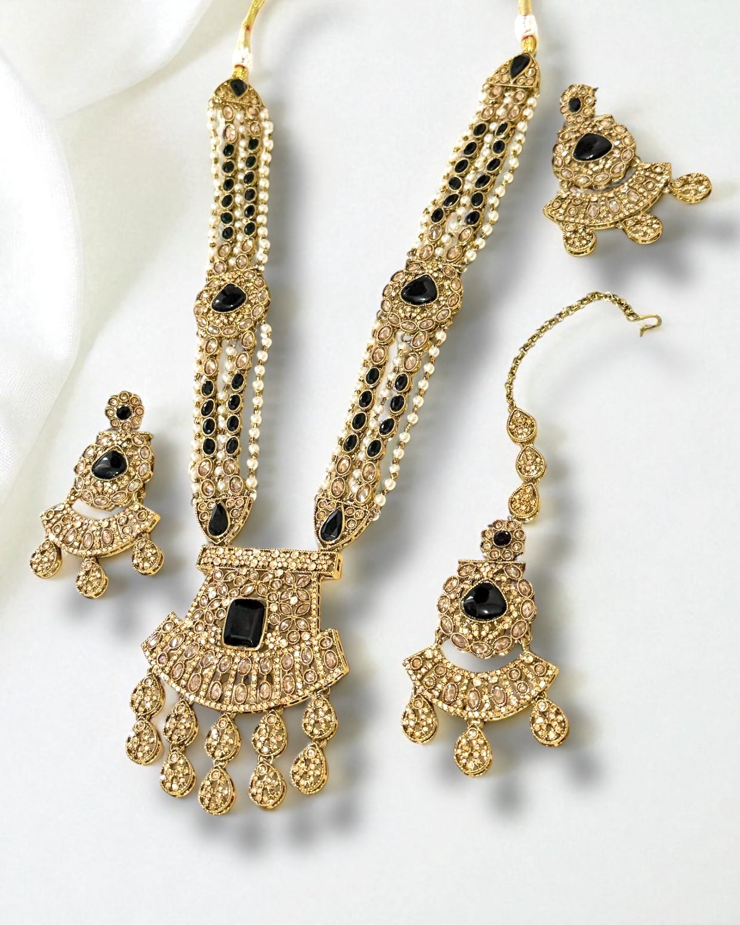 Rajeshwari राजेश्वरी Royal Mala Set in Black