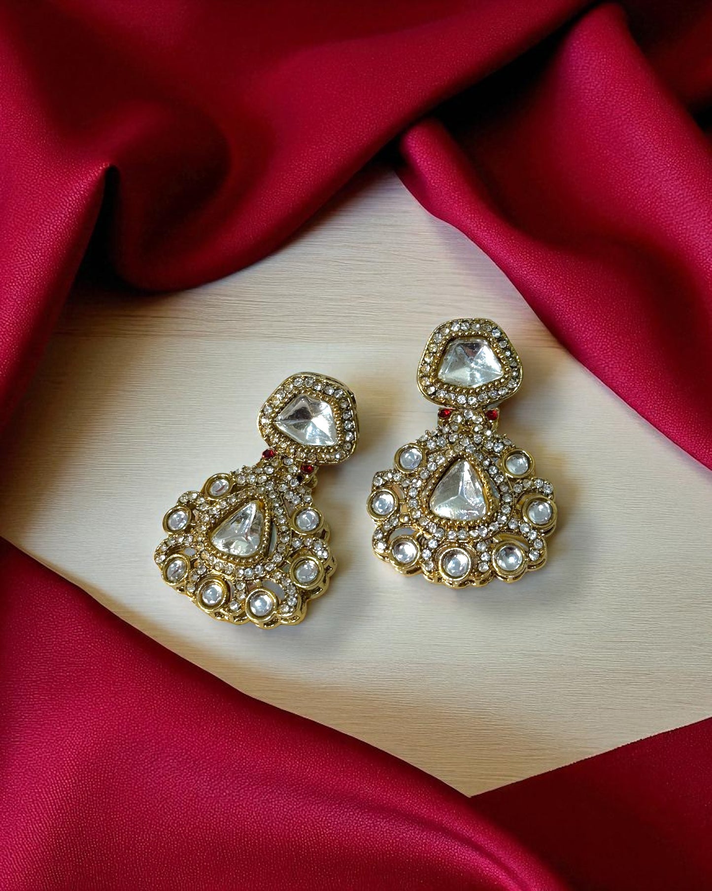 Kiara किआरा Kundan Earrings in White