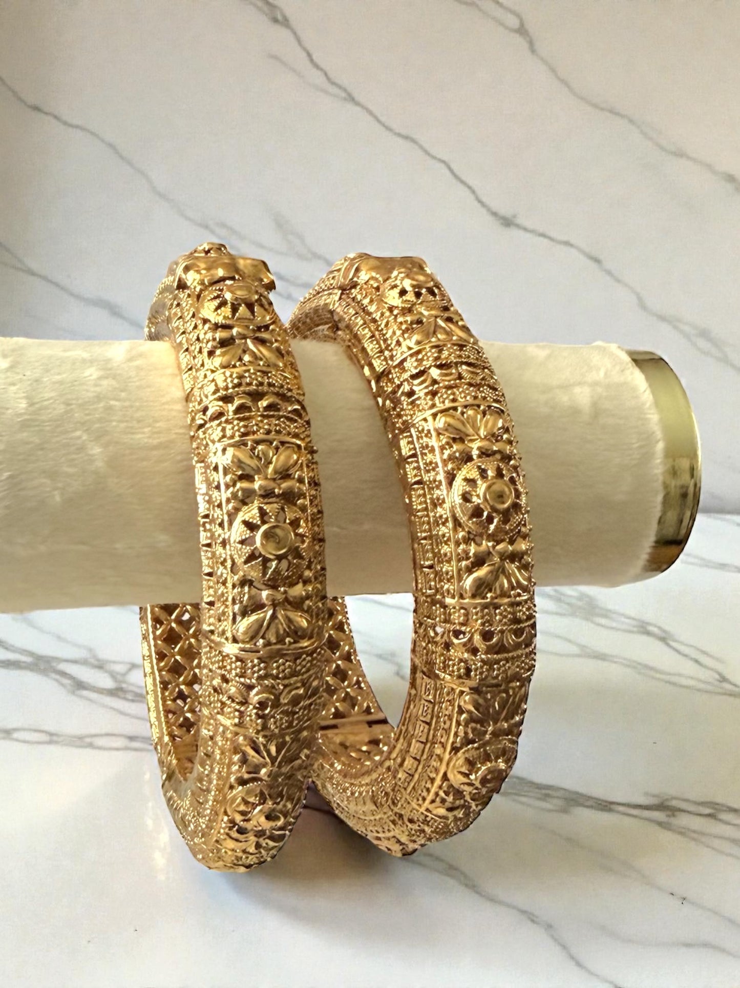 Padmini पद्मिनी Gold Openable Kaday