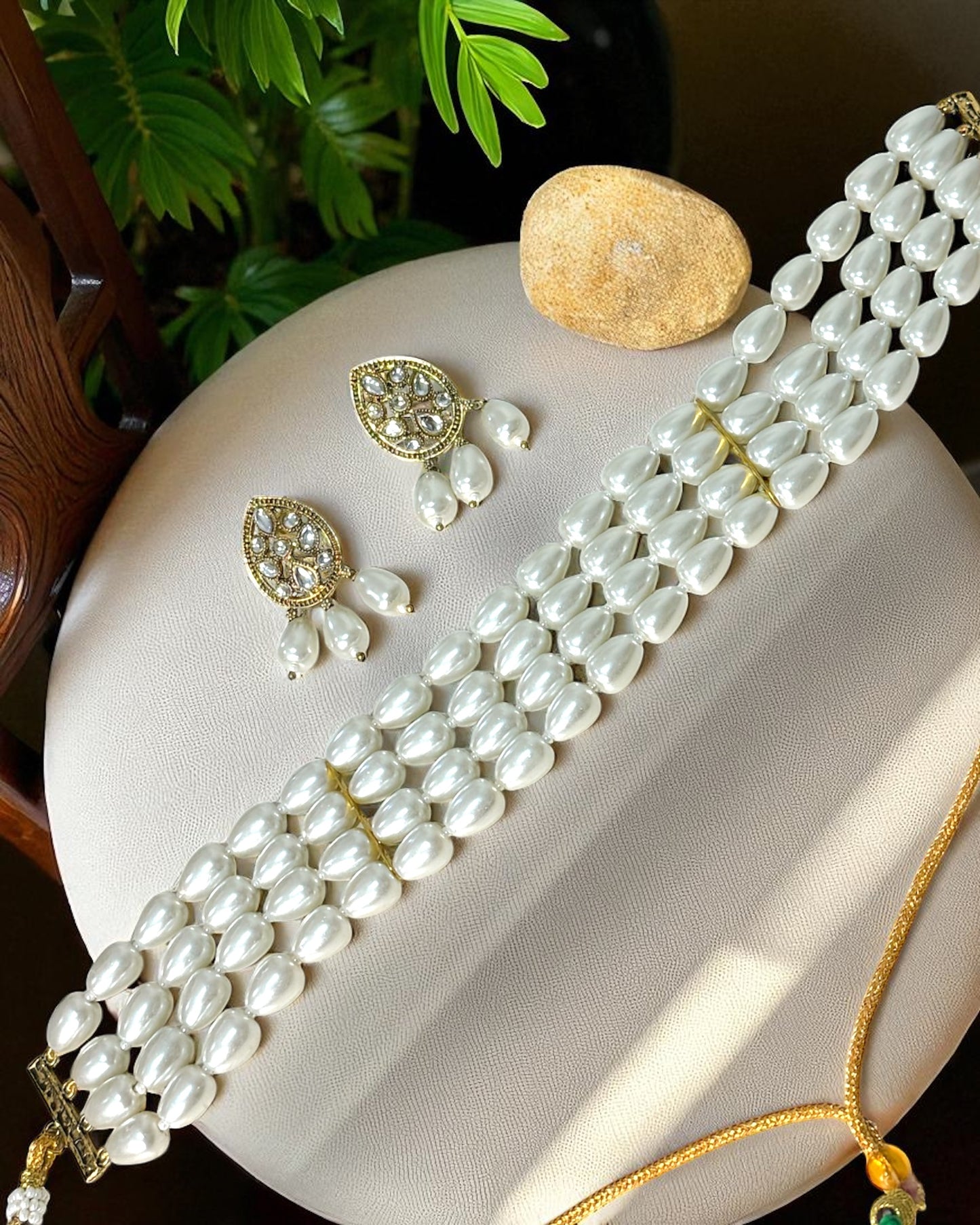 Ruhani रुहानी Pearl Choker Set