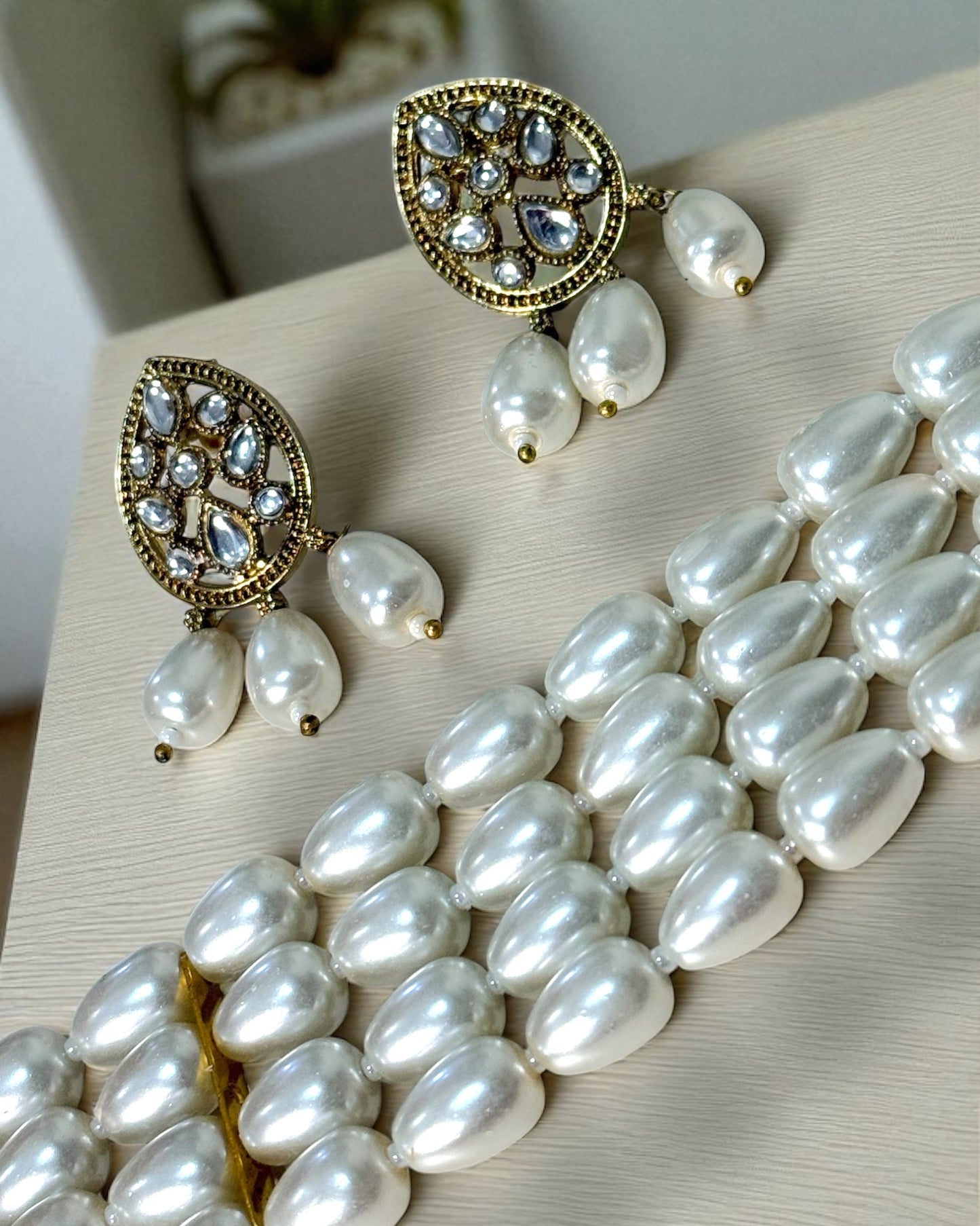 Ruhani रुहानी Pearl Choker Set