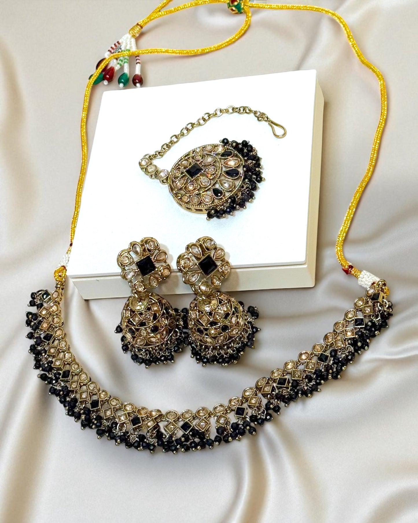 Mehrunisa مہرالنساء Dainty Polki Set in Black