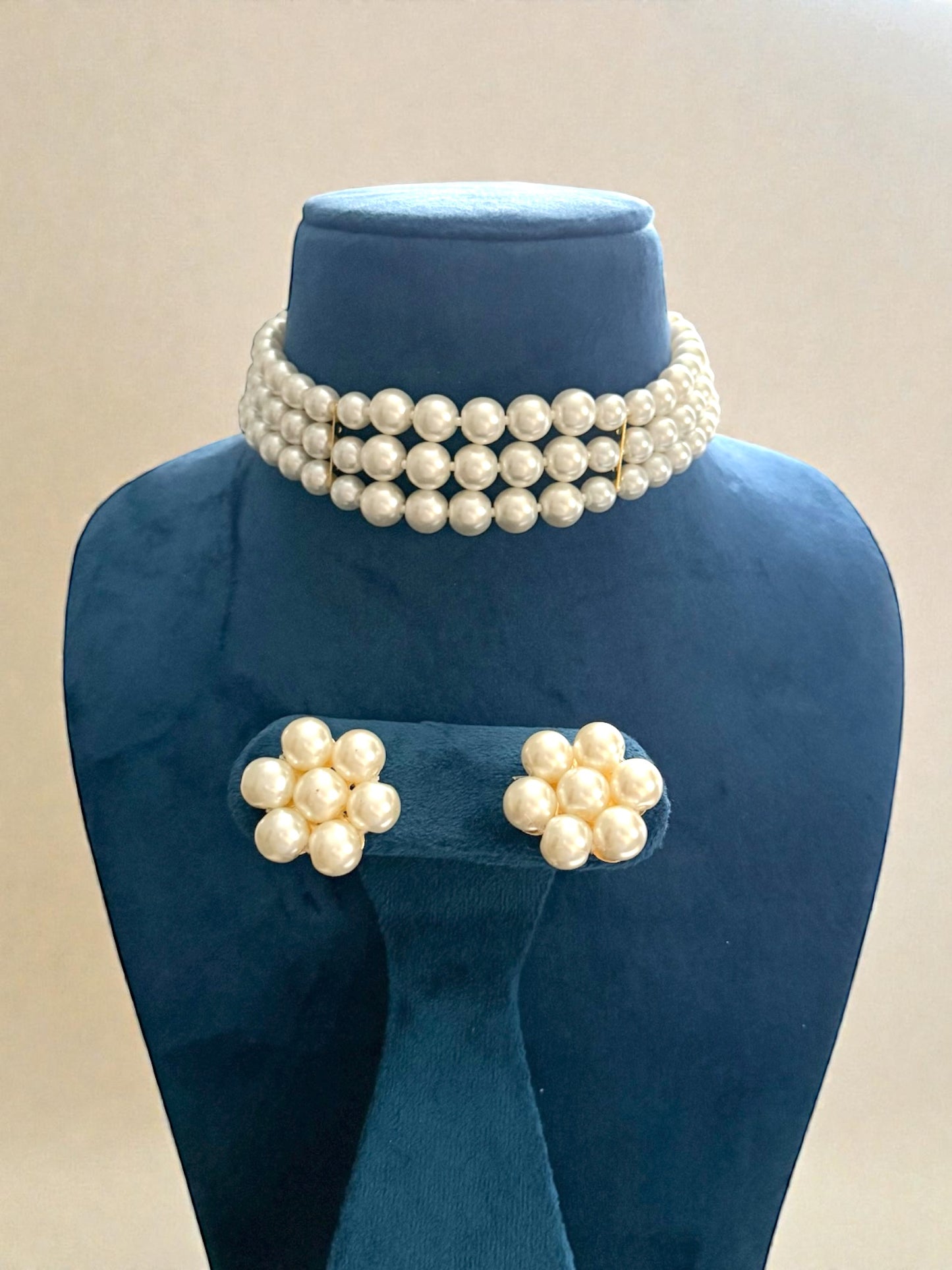 Hajar هاجر Pearl Choker Set