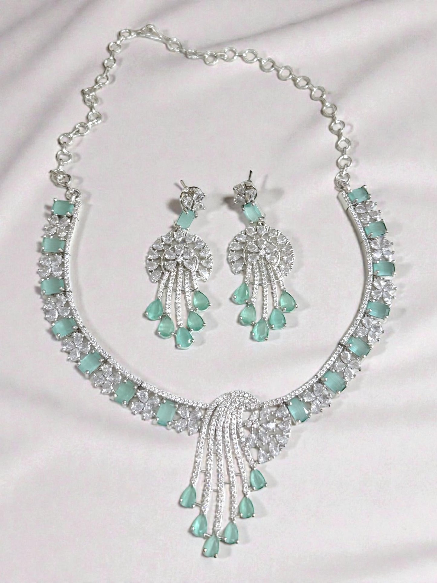 Hudae هدَاي American Diamond Set in Mint