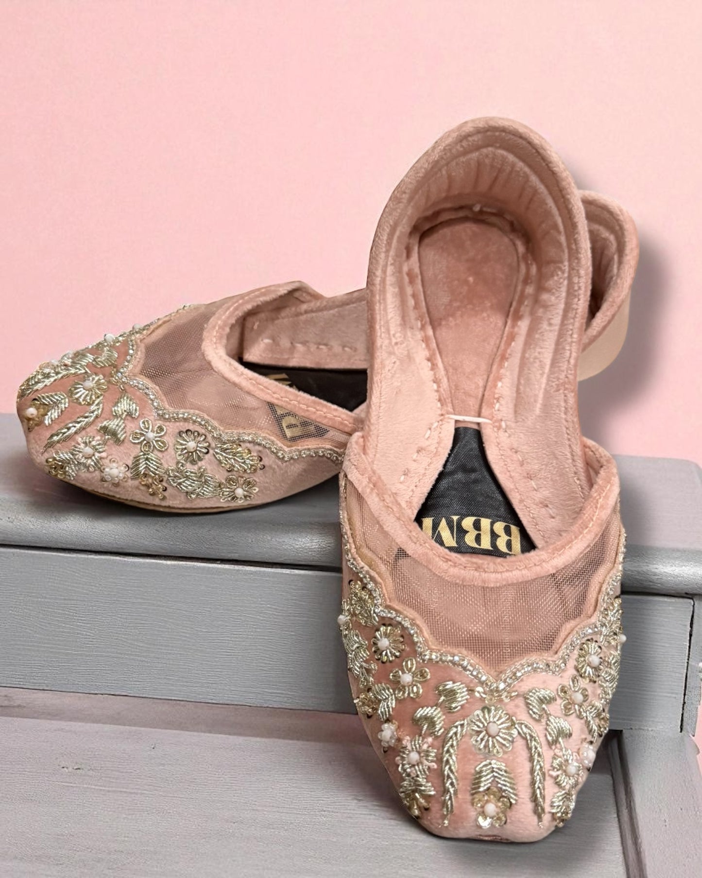 Marwa مروة Khussay in Pink