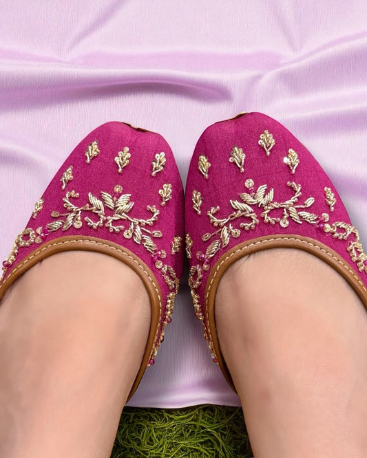 Ruba ربى Khussay in Hot Pink