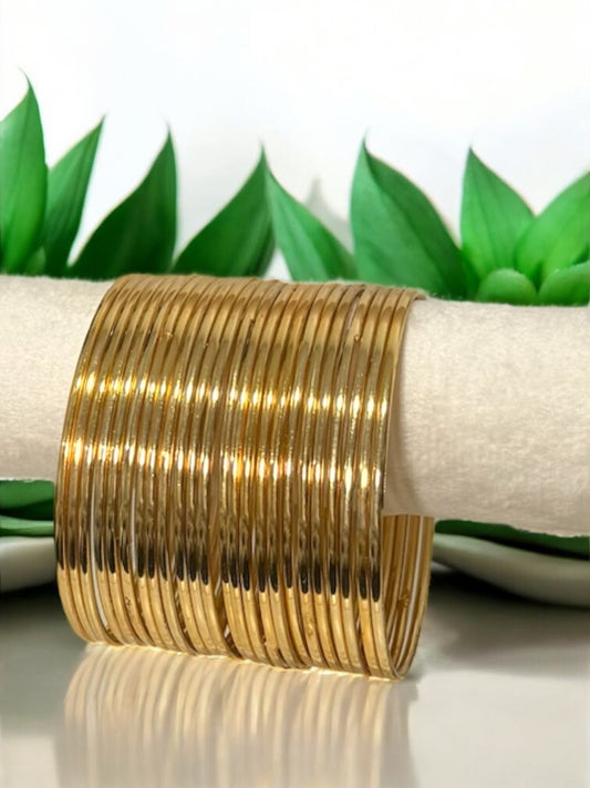 Metal Bangles in Yellow Gold
