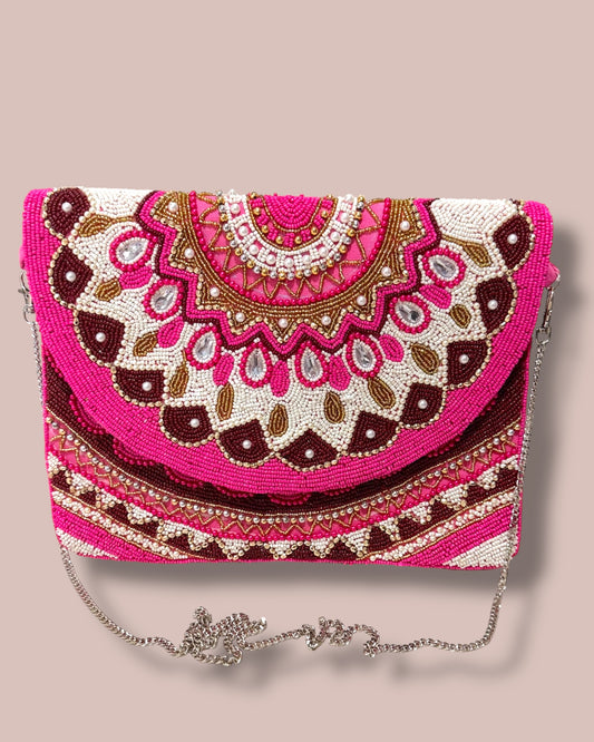 Aila عَيْلَة Envelope Bag