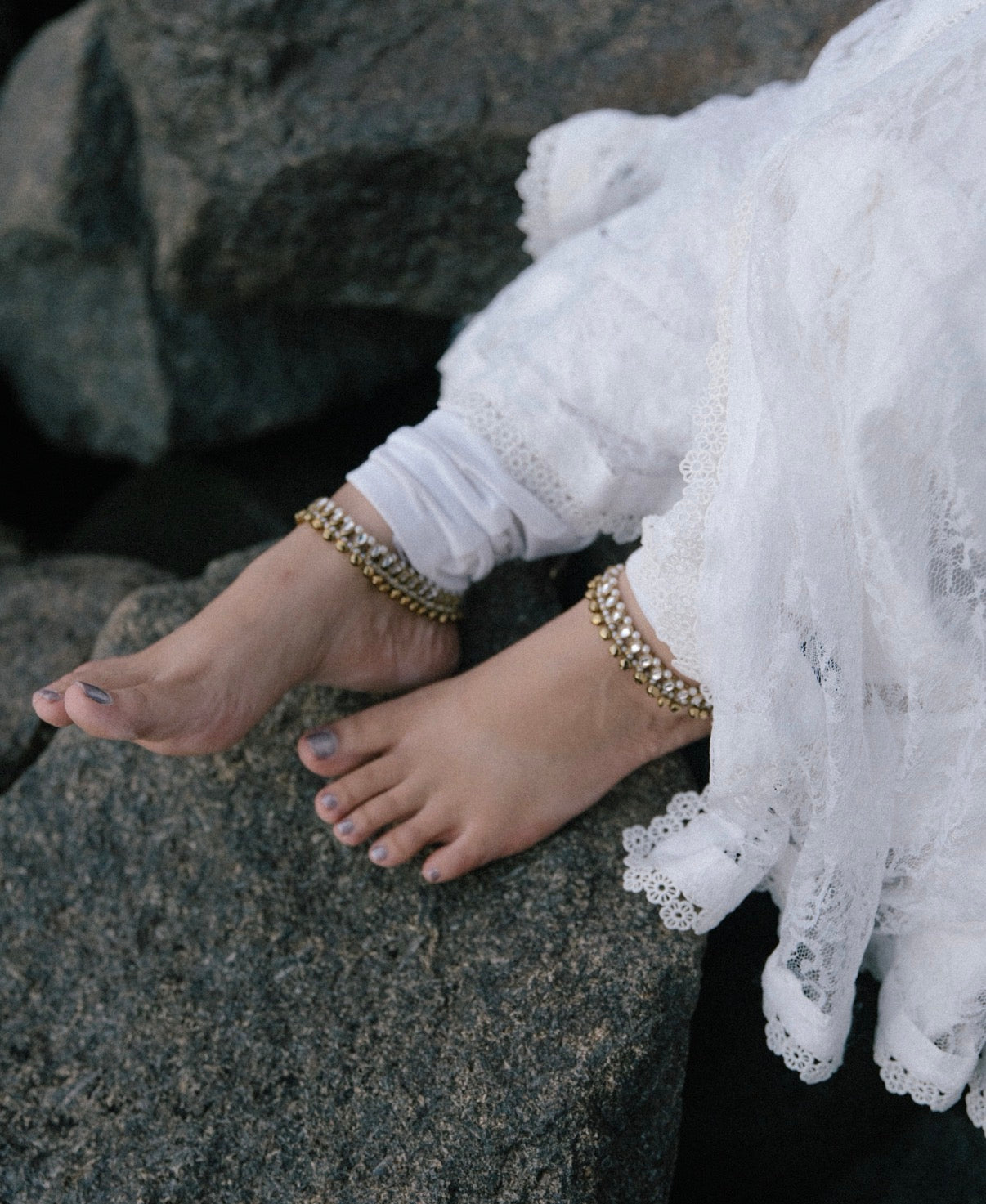 Aila عيلة Kundan Anklets in White
