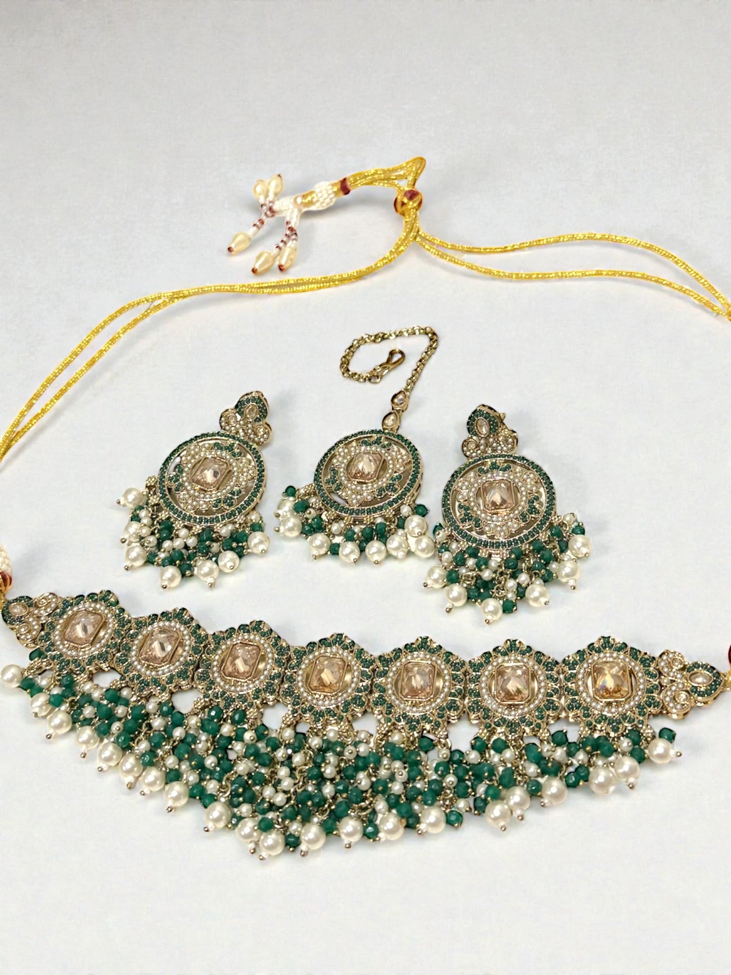 Saachi साची Waterfall Choker in Green