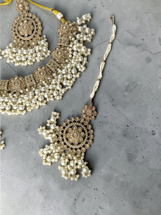 Hajar هاجر Polki Bridal Set in Gold