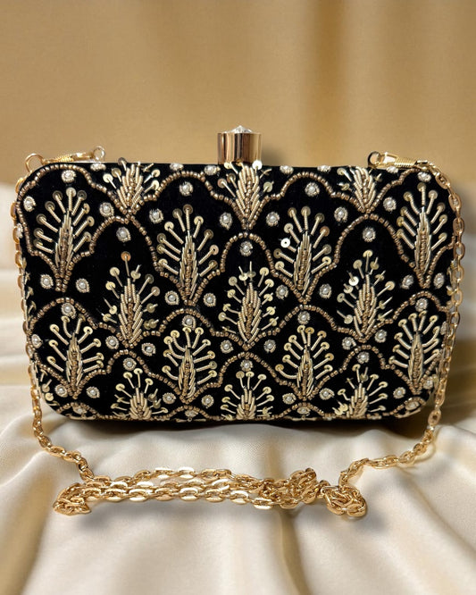 Samiah سَميَّة Velvet Clutch in Black