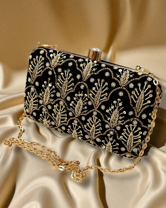 Samiah سَميَّة Velvet Clutch in Black