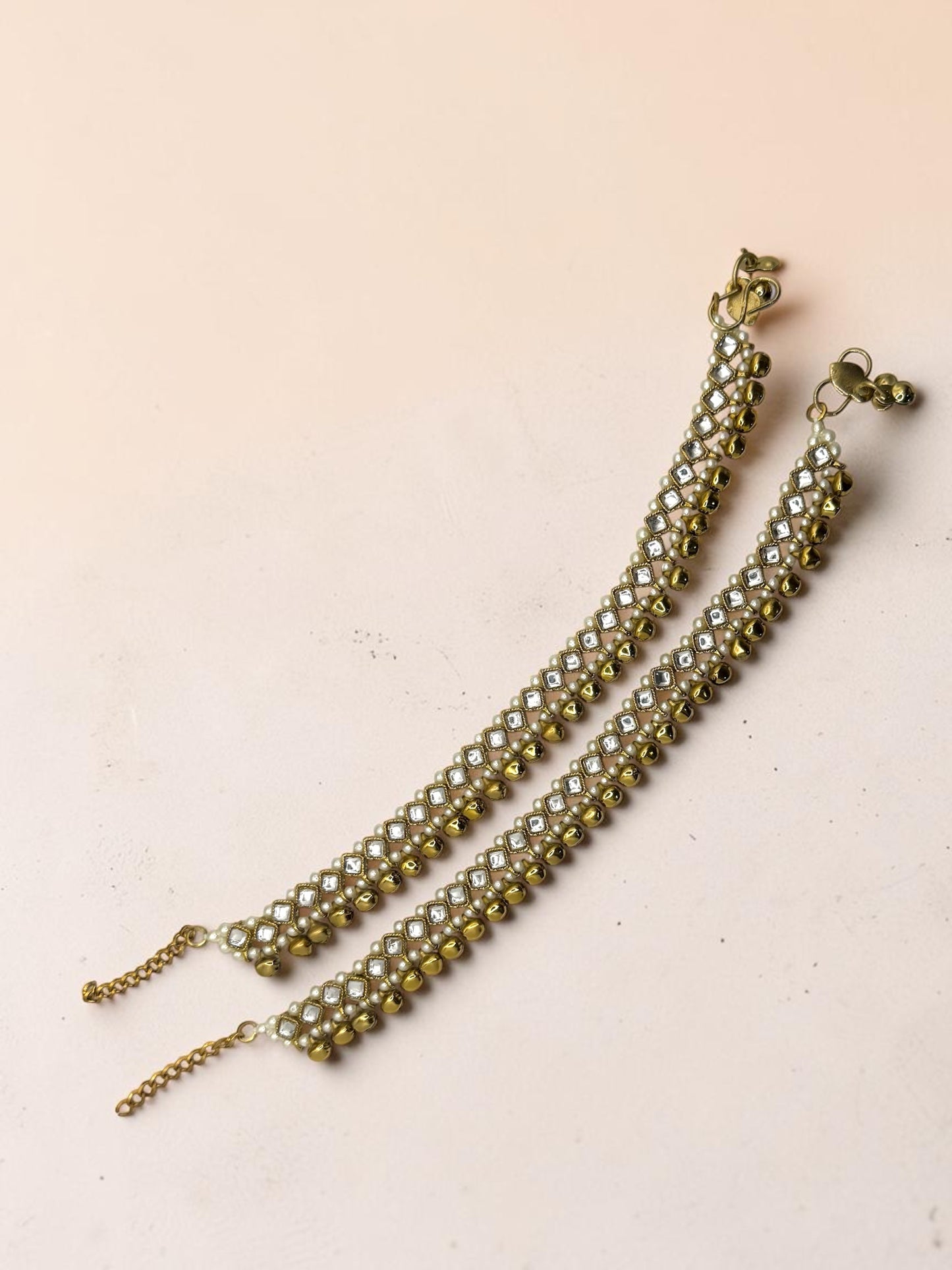 Aila عيلة Kundan Anklets in White