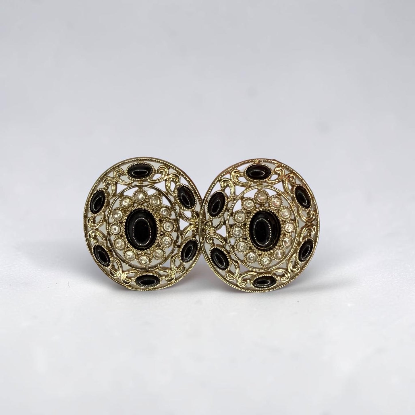 Suhaila سهيلة Kundan Studs in Black