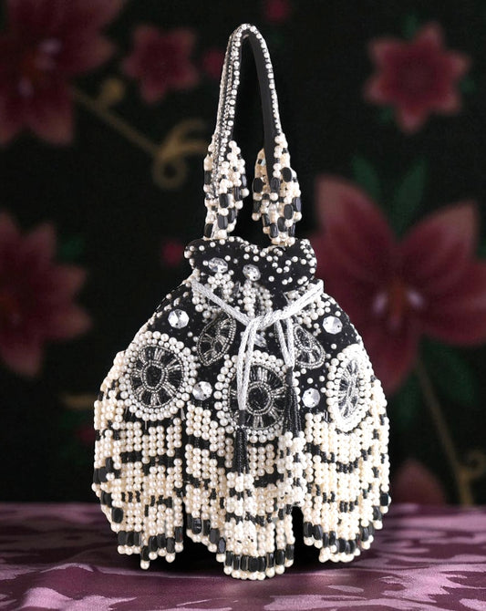 Zaviyah زاوية Potli Bag in Black