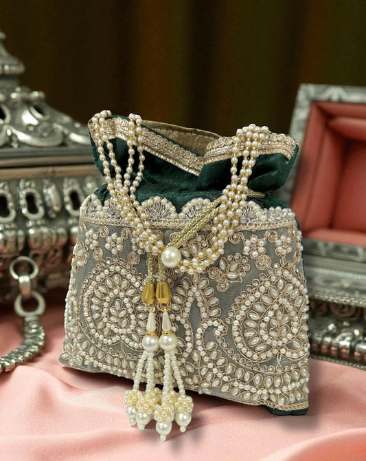 Salina سالينا Potli Bag in Green