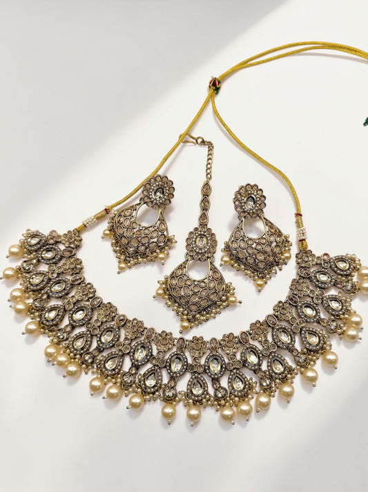 Sangeeta संगीता Polki and Kundan Set in Gold