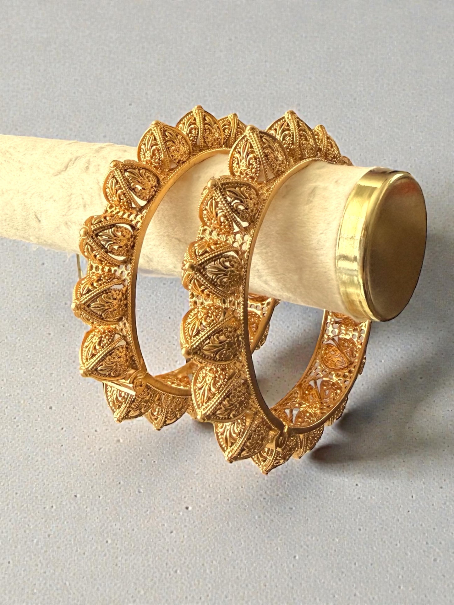 Reema रीमा Gold Openable Kaday