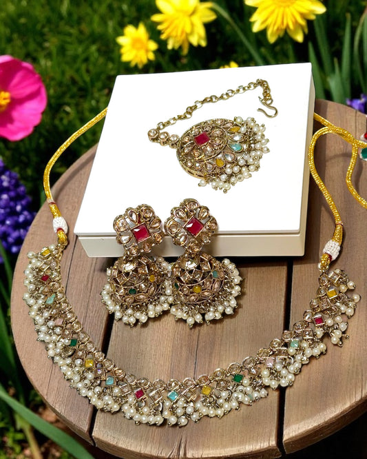 Mehrunisa مہرالنساء Dainty Polki Set in Multicolor