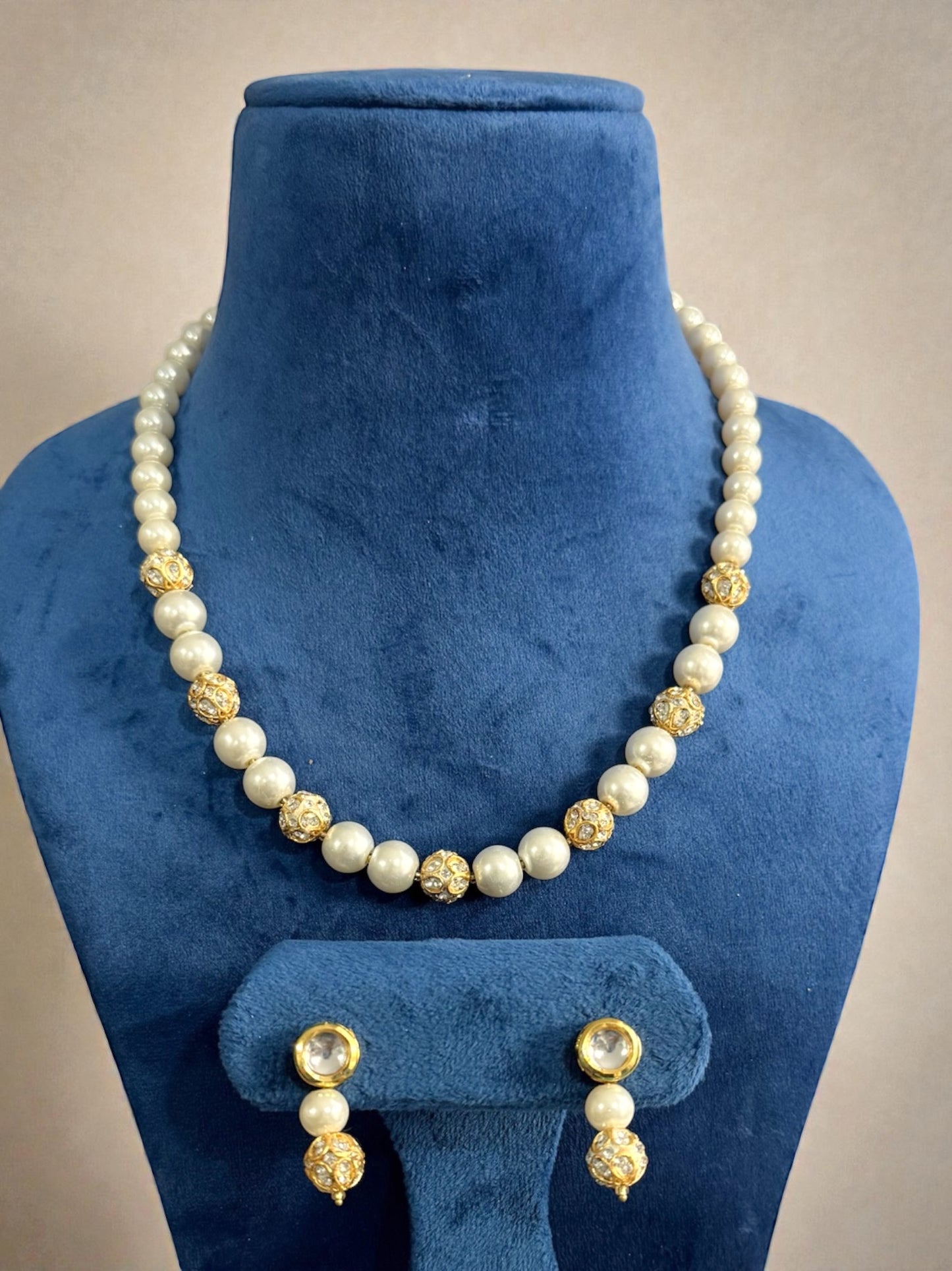 Aida عايدة Pearl and Kundan Set