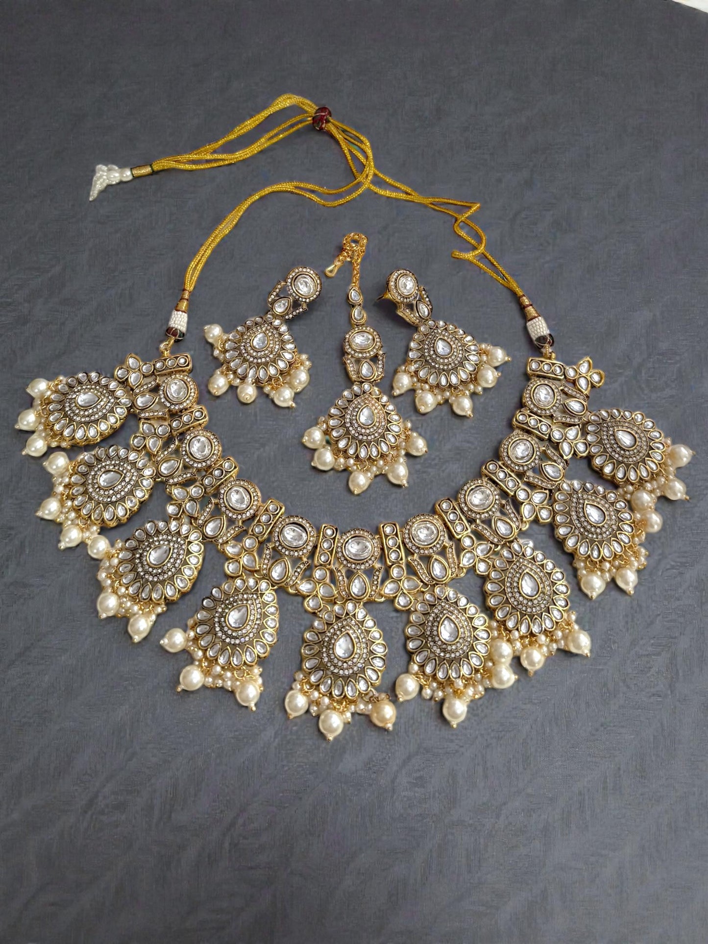 Nida نِدا Kundan Set in Gold