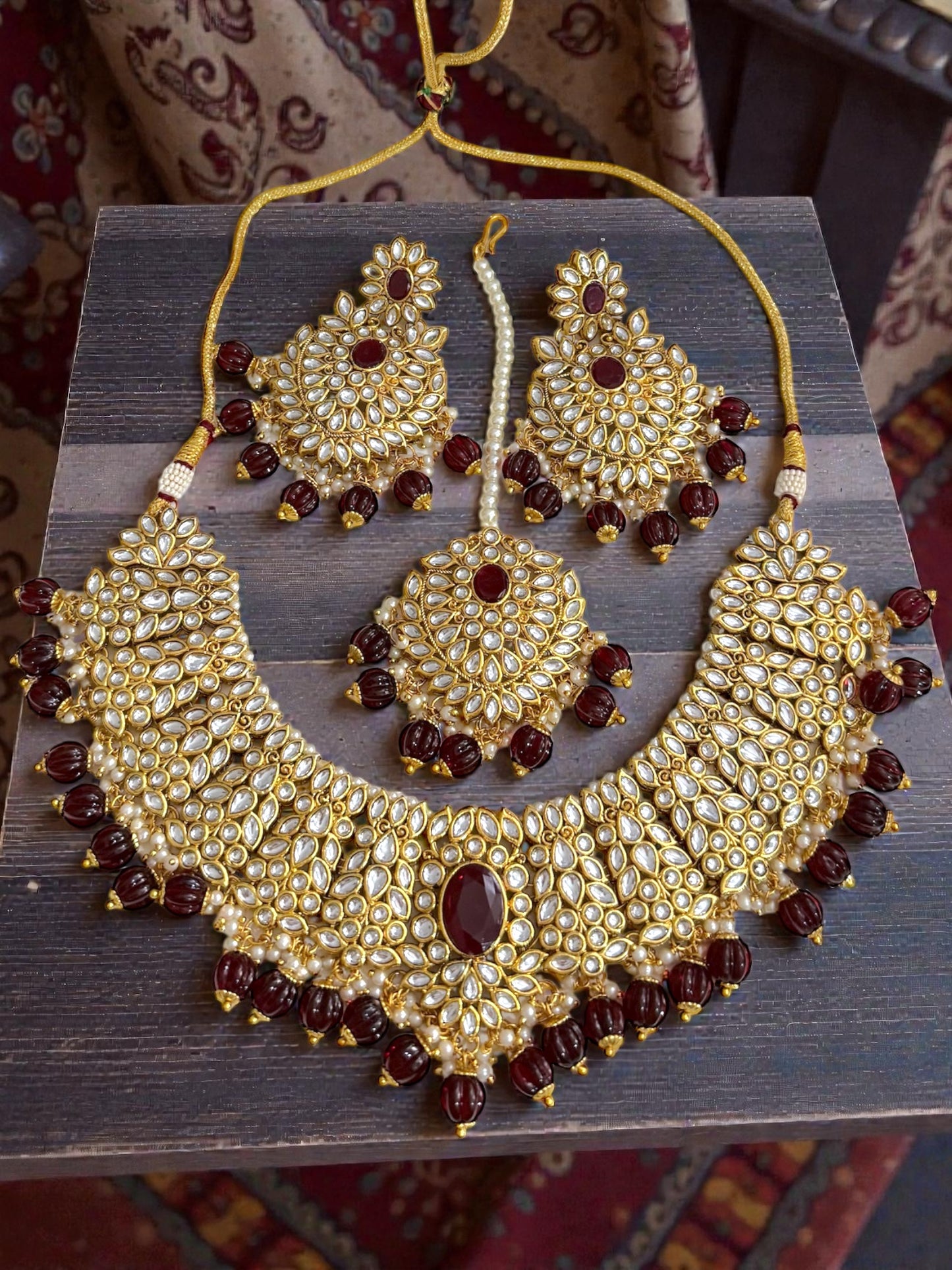 Miraq ميرق Kundan Set in Burgundy