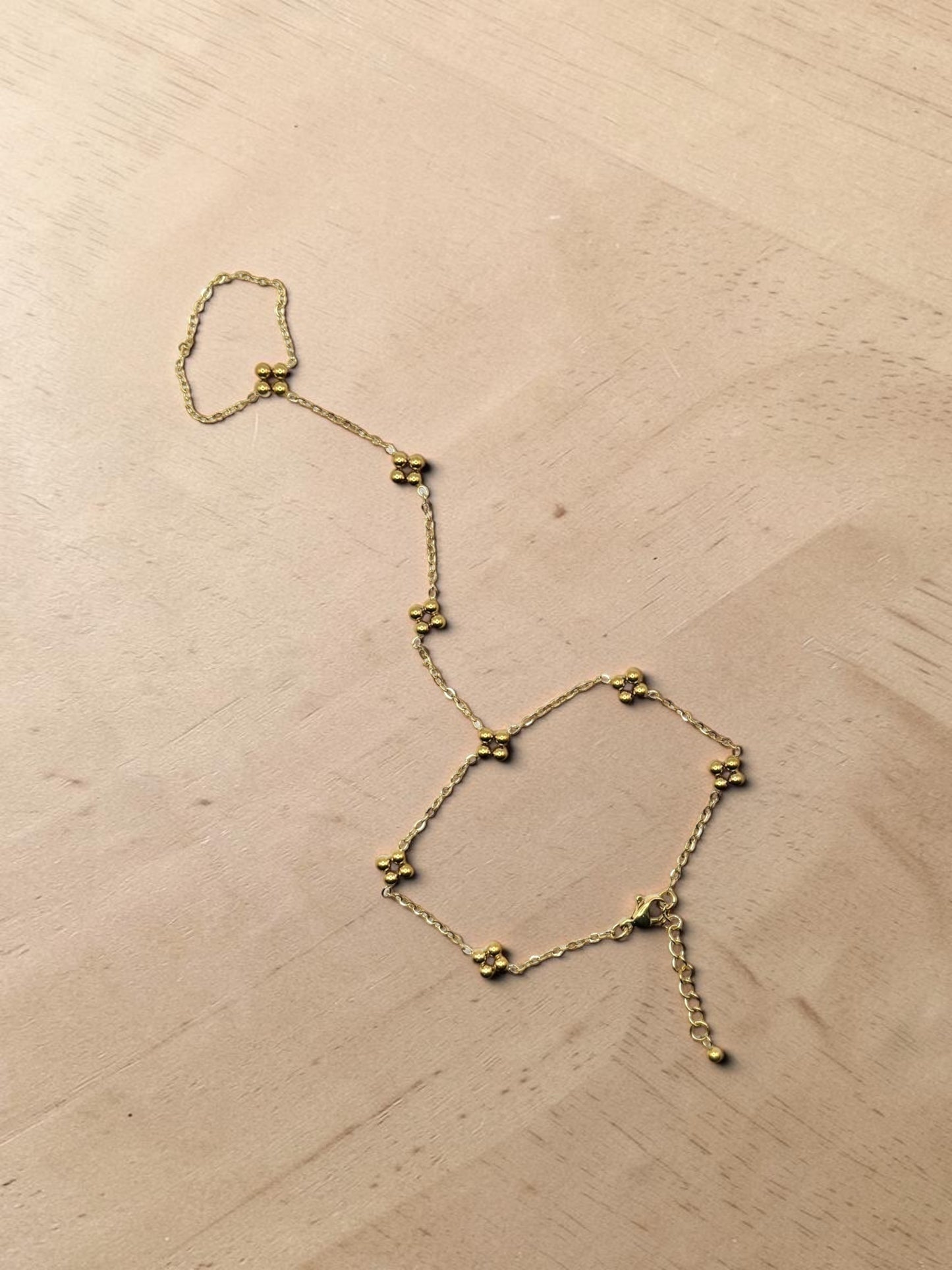 Henna حِنَّة Hand Chain in Gold - 18k Gold Plated and Stainless Steel